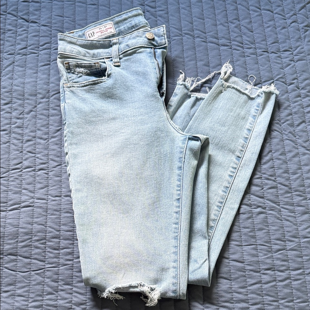 GAP Light Blue Frayed Hem Ankle Jeans